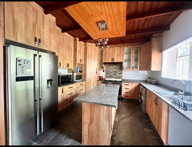 7 BEDROOM HOUSE FOR SALE IN BLACKRIDGE